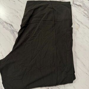 Athleta Army Green Salutation Stash 7/8 Leggings with pockets